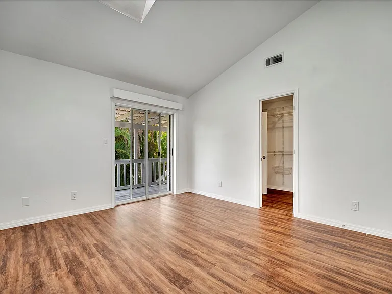 631 Harbor Ave — Photo 22