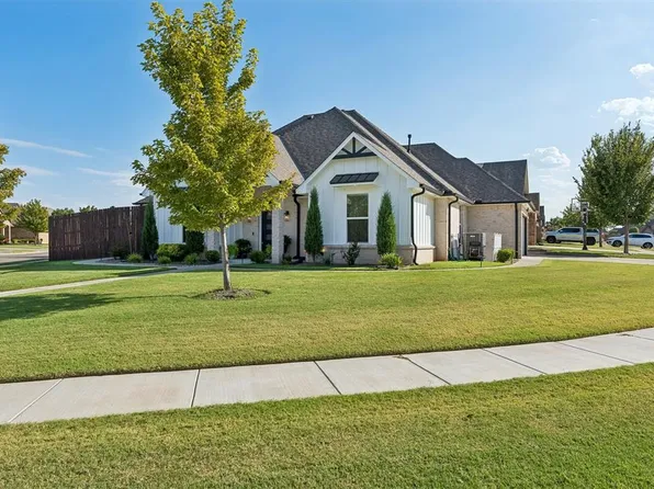 1800 Lago Dr, Moore, OK 73160