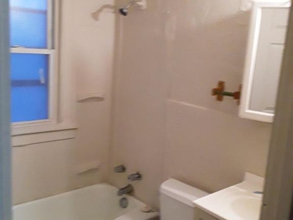 4th image of 3189 E 135th St