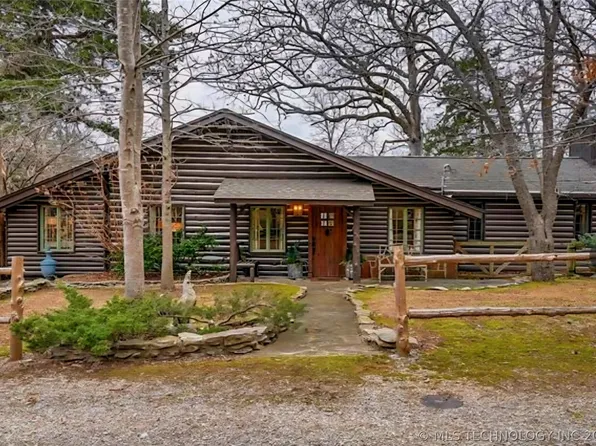 122 Crest Dr, Locust Grove, OK 74352