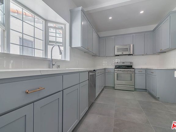 5th image of 431 N Curson Ave