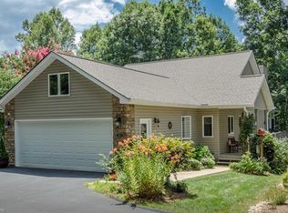 2119 Cumming Woods Ct, Hendersonville, NC 28739