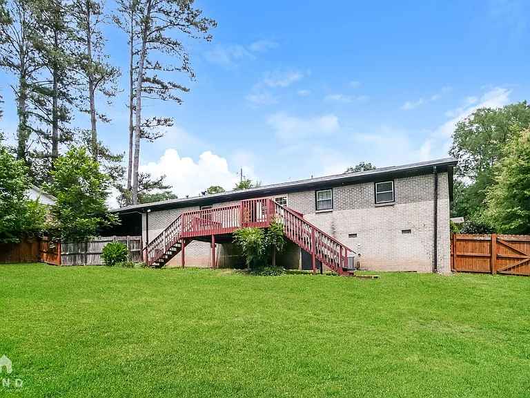 6220 Leslie Dr — Photo 18