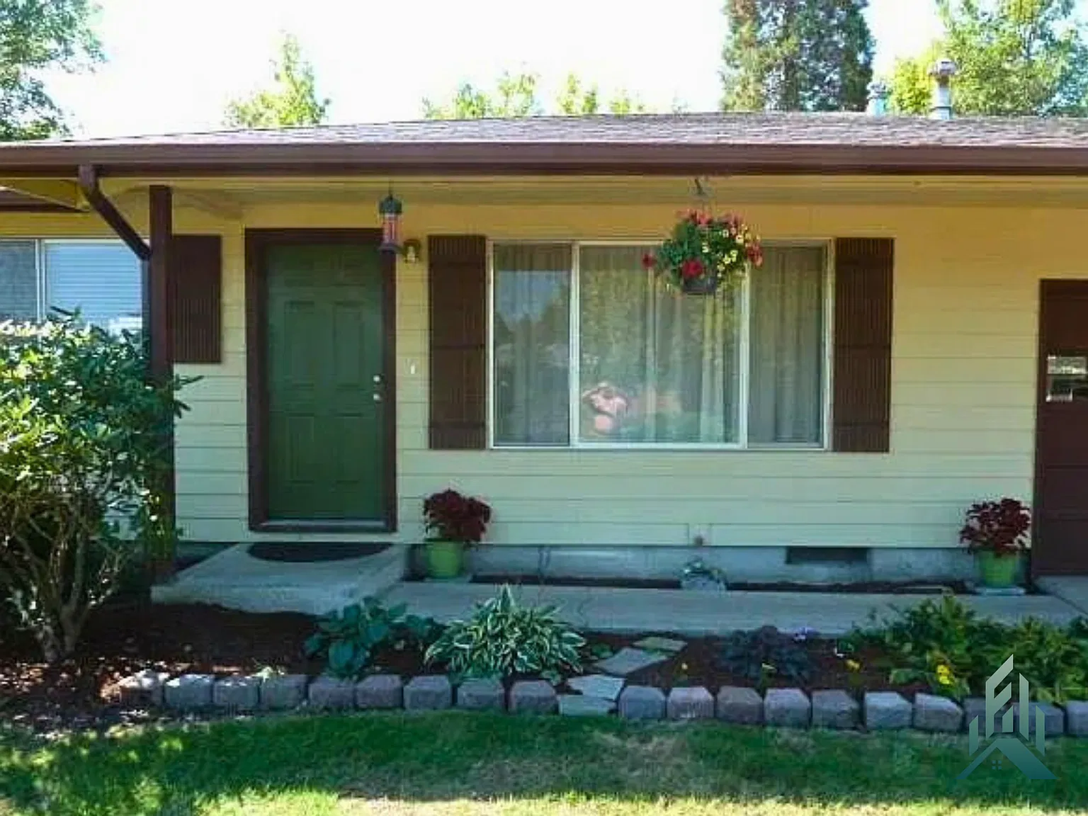 3 bed, 913 sqft, $2,095 — Photo 2