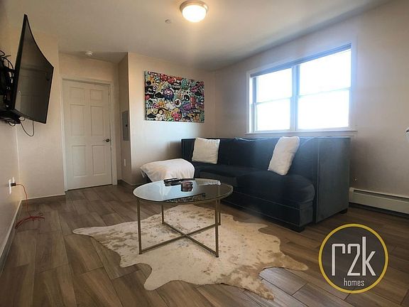 2nd image of 2103 31st Ave #5D