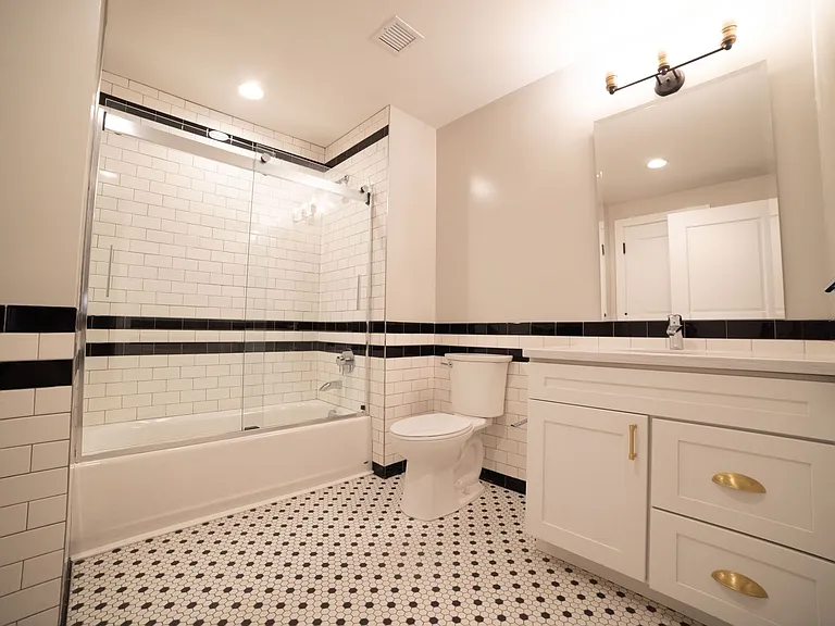 32 N Park Row — Photo 2