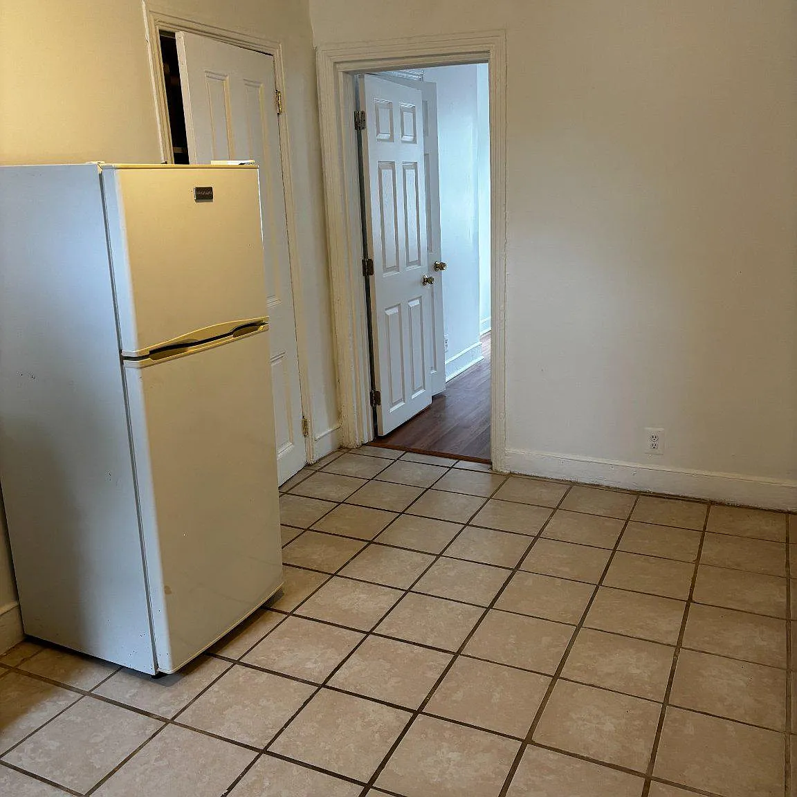 Studio, 1.0 bath, 450 sqft, $1,050 — Photo 4