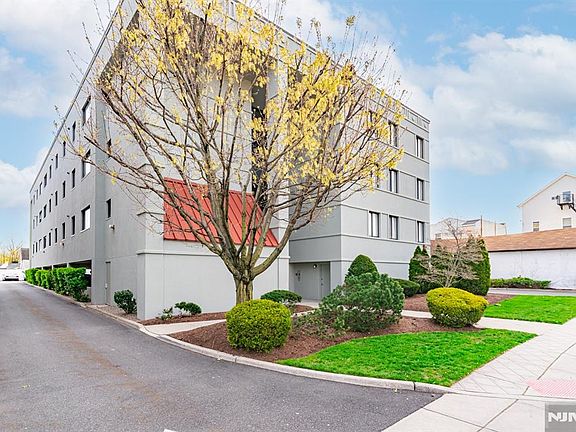 3rd image of 200 Paterson Ave APT 1A