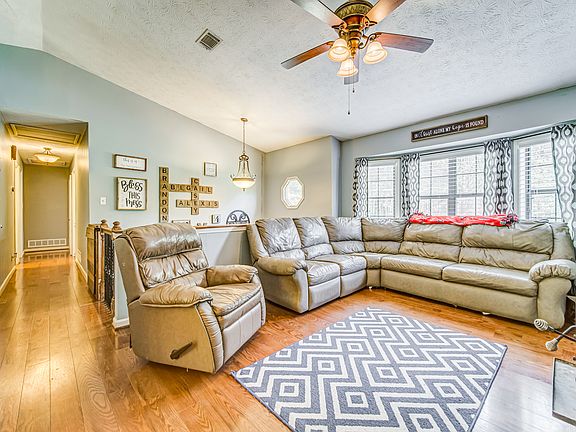 3rd image of 3250 Rosewood Way