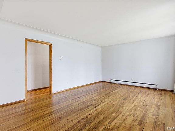 4th image of 25253 Eureka Dr