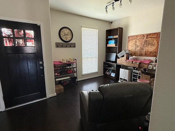 4th image of 7126 Edwanna Ln