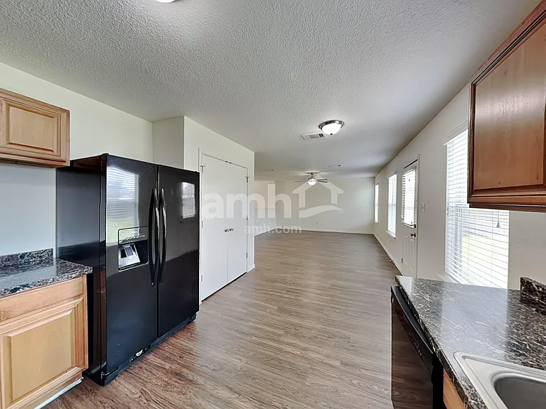 210 Phillips St — Photo 4