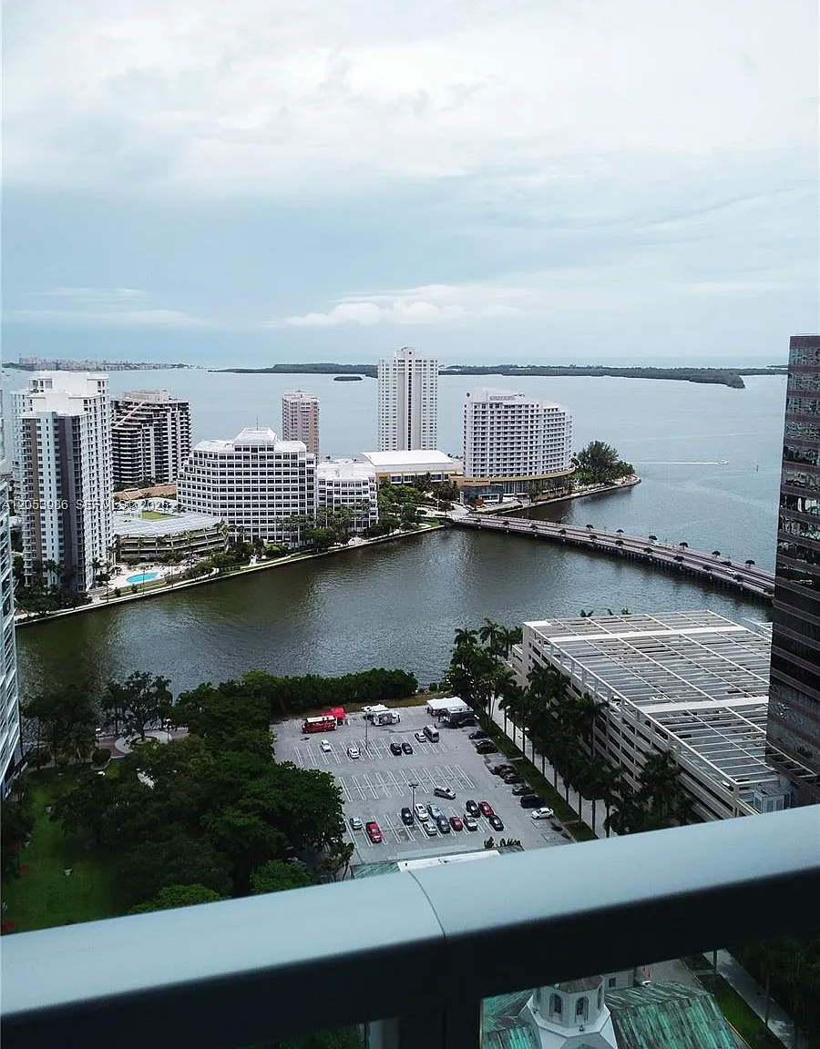 500 Brickell E — Photo 2