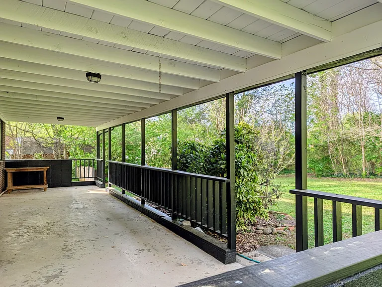 708 Mulberry Dr — Photo 10