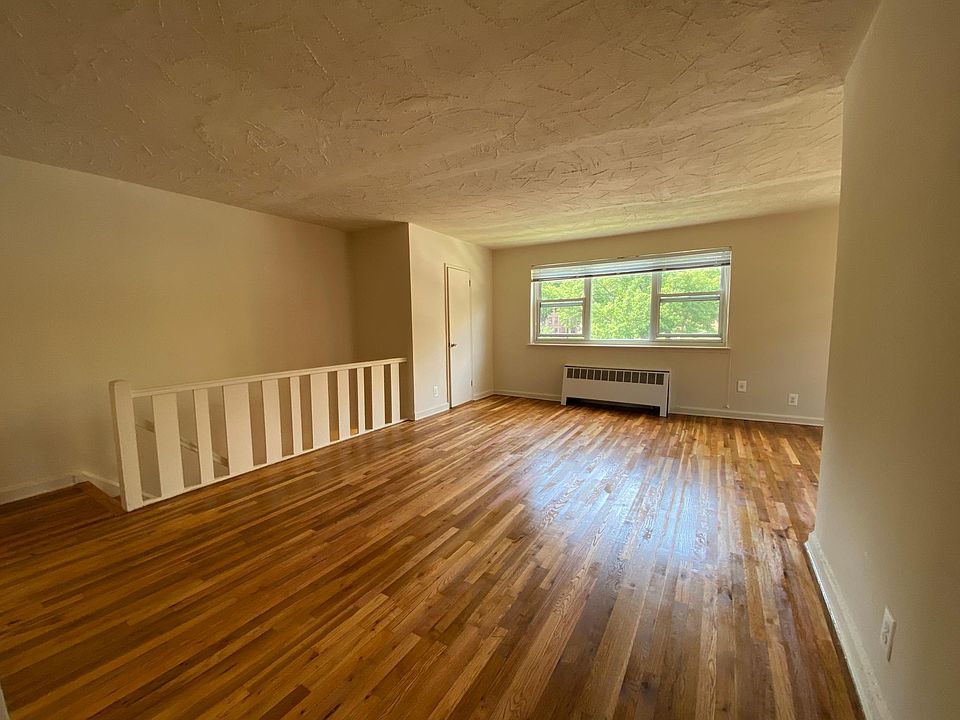 LIVING ROOM (L-shape)