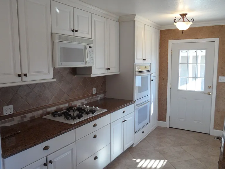 445 N Pine St — Photo 10
