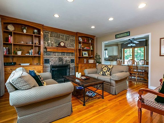 3rd image of 184 Avoca Ave