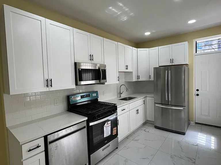 1725 Druid Hill Ave — Photo 6