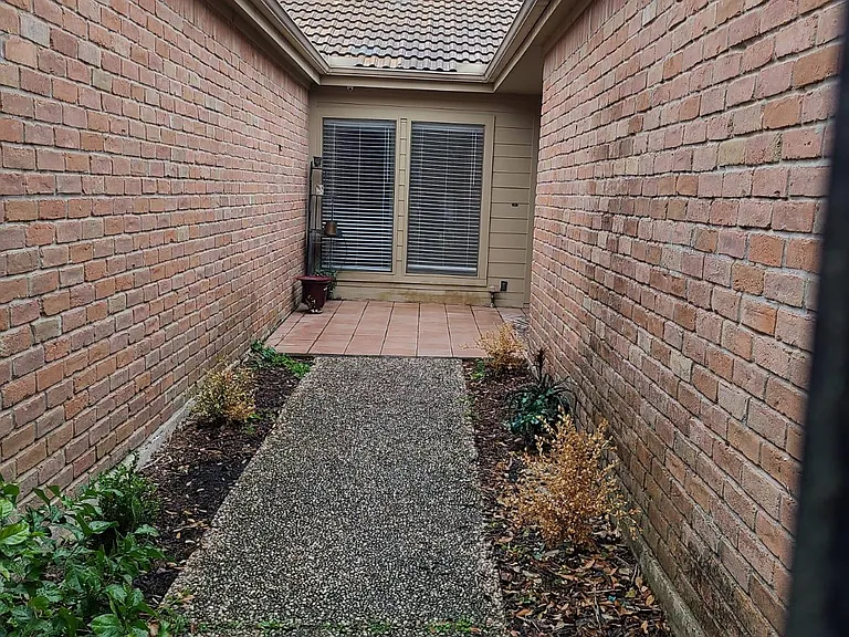Entry Patio..