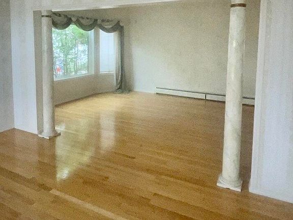5th image of 23 Tyndale St