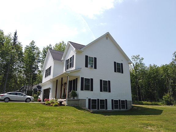3rd image of 435 Chestnut Ln