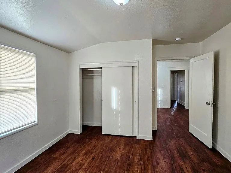 2424 E Hedges Ave — Photo 7