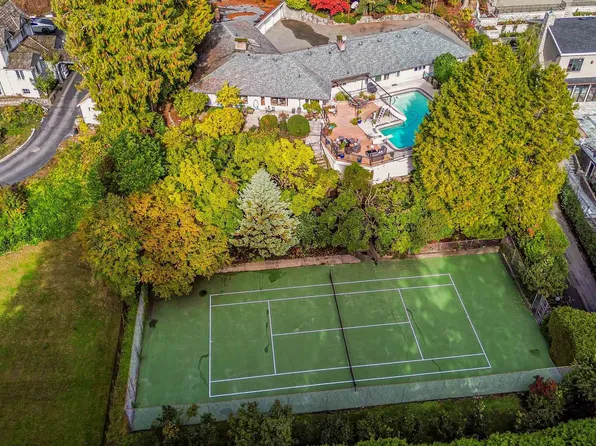 230 Onslow Pl, West Vancouver, BC V7S 1K5
