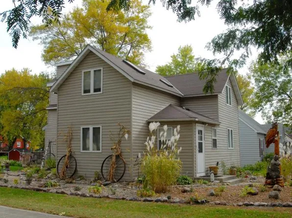 321 S 9th St, Bird Island, MN 55310