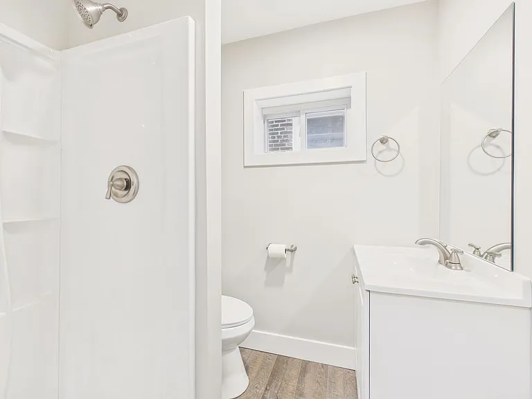 916 Green St — Photo 12