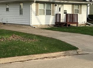 939 4th St, Marion, IA 52302