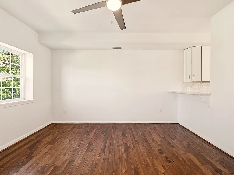 218 20th St NE #3 — Photo 7