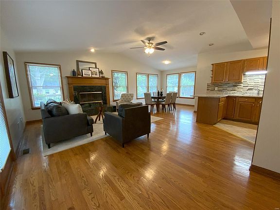 3rd image of 1020 Meadowridge Dr