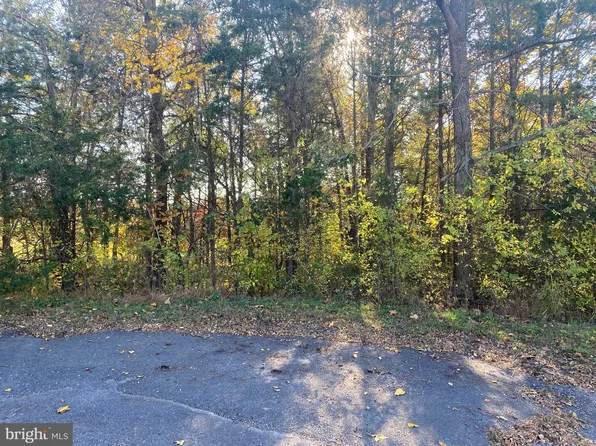 6200 Julian Ln E, Mineral, VA 23117