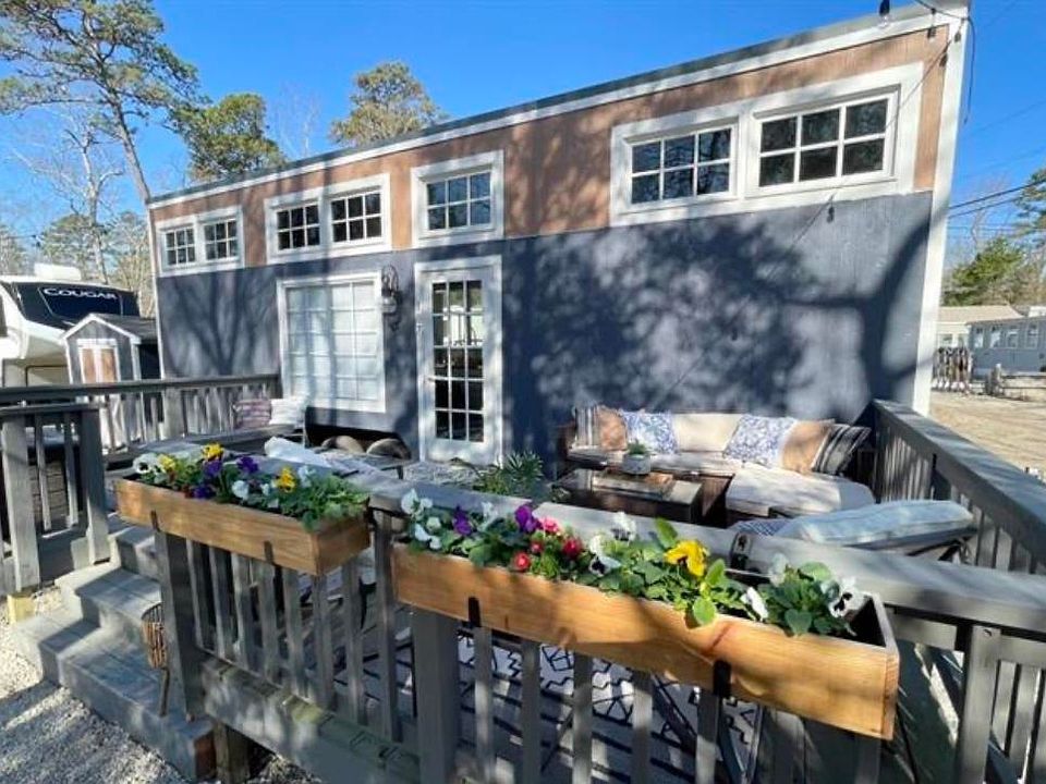 1st image of 561 Corsons Tavern Rd #43