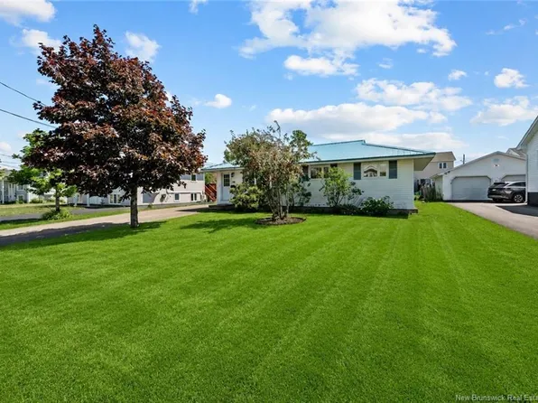 118 Logan Ln, Moncton, NB E1G 1N5