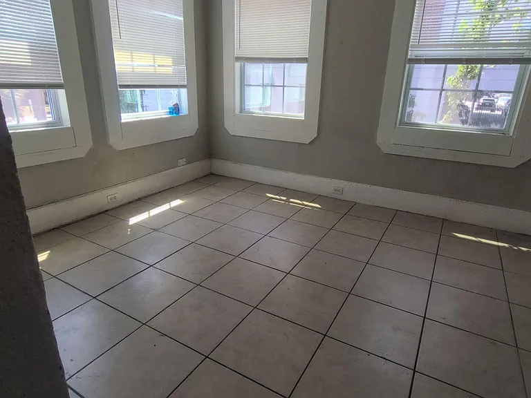 417 N Liberty St #7 — Photo 3