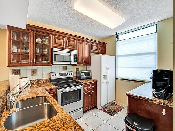 5th image of 1703 Whitehall Drive #305