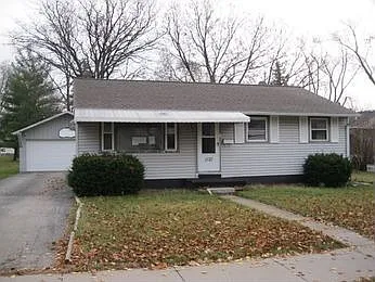 1121 Beloit Ave photo 1