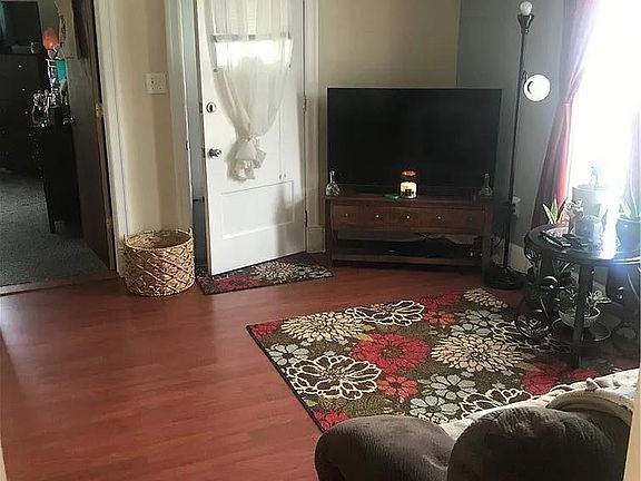 3rd image of 129 Hotchkiss St #1