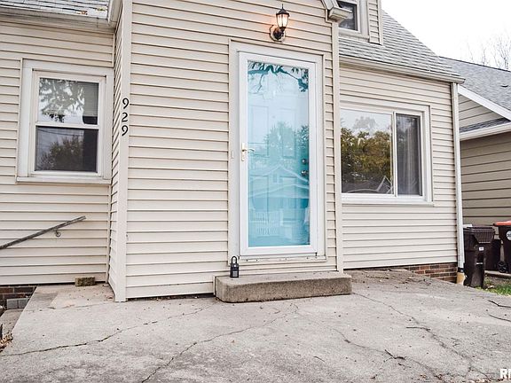 3rd image of 929 W Wilcox Ave