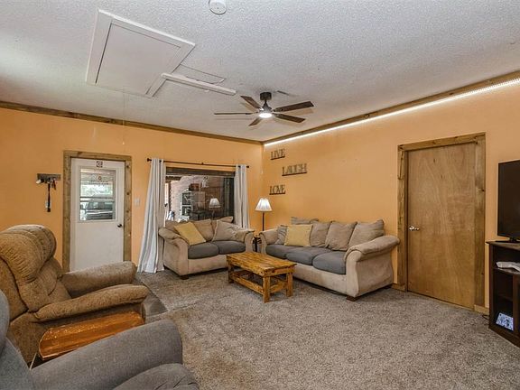 3rd image of 407 Clark St