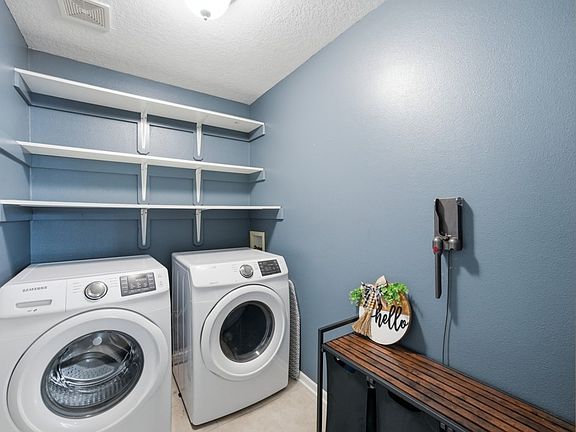 5th image of 303 SE 30th St