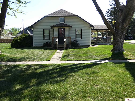 2nd image of 420 Maple St