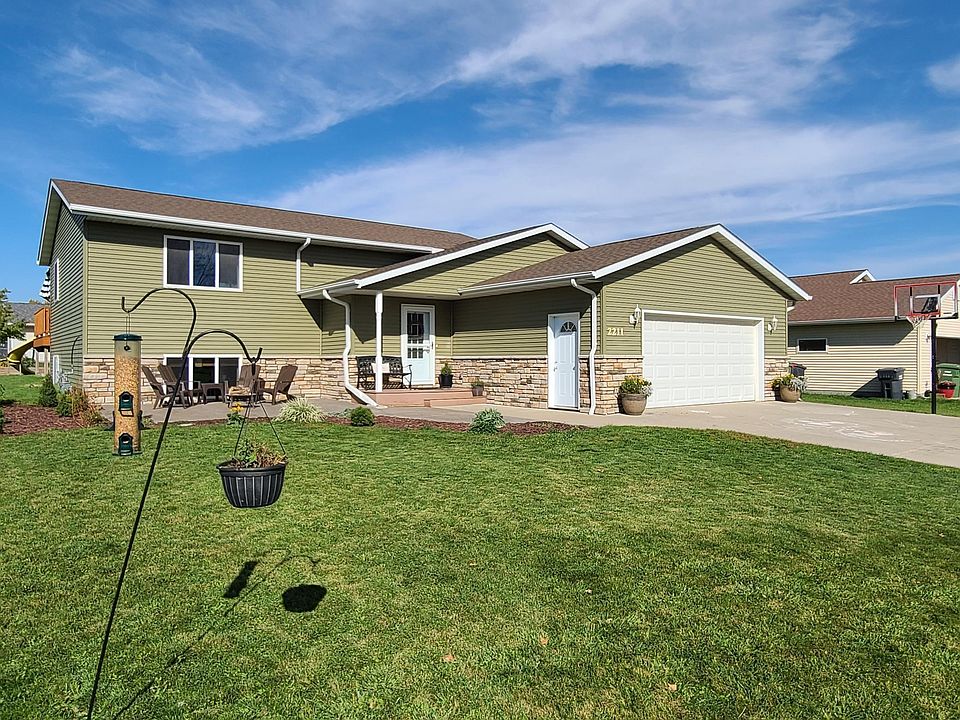 1st image of 2211 Castlewood Dr