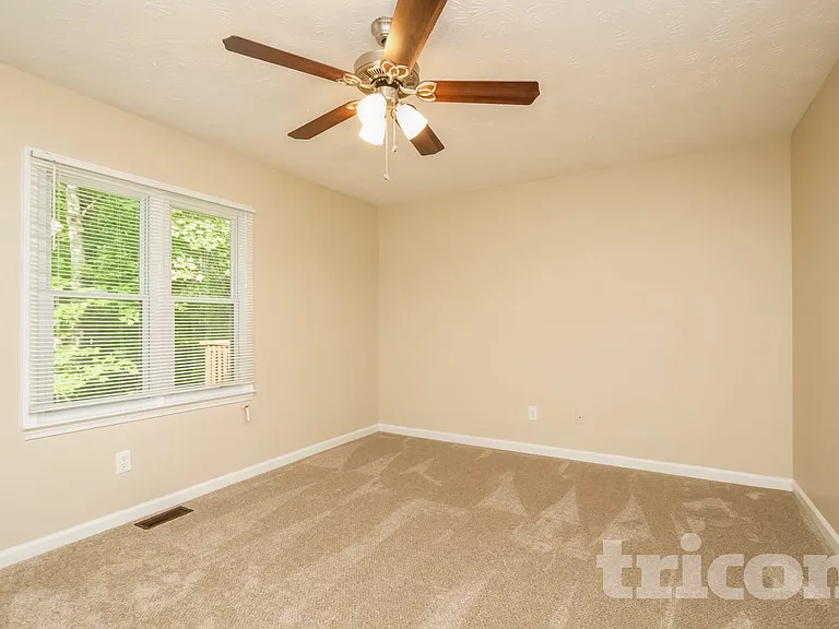 604 Cedar Creek Dr — Photo 9