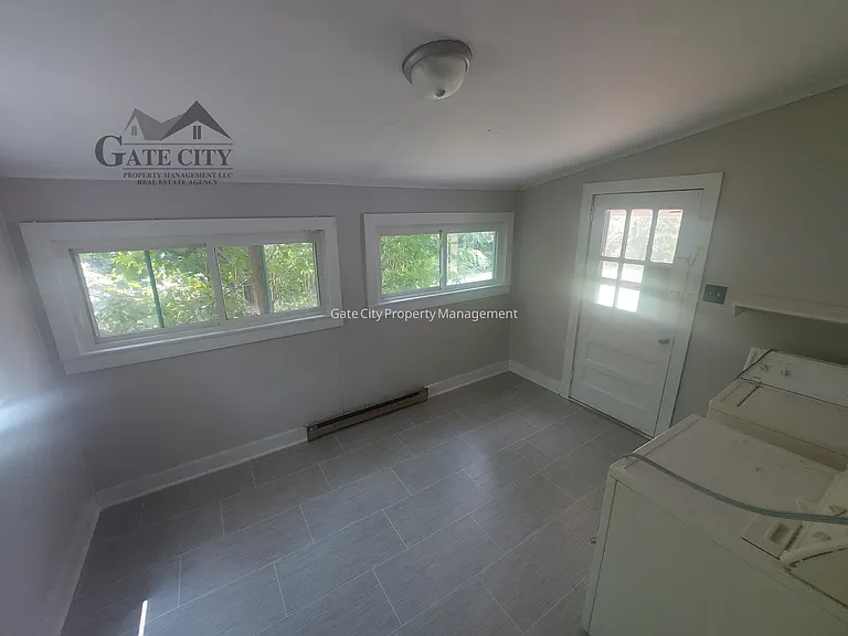 914 Randolph St — Photo 5