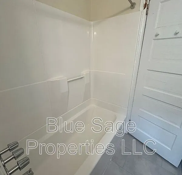 758 Saville Ave — Photo 17