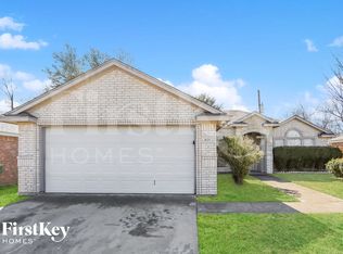 671 Honeysuckle Ln, Cedar Hill, TX