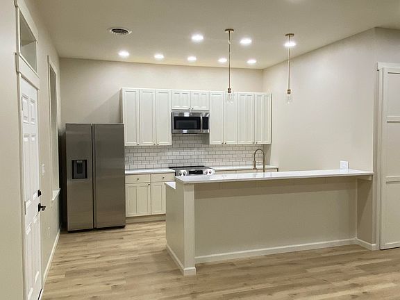 2nd image of 203 E Ellsworth St #D
