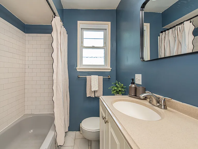 1st floor full bathroom